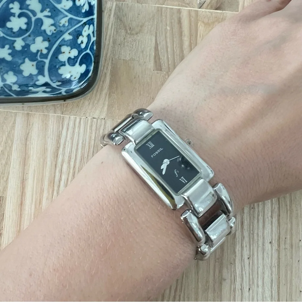 Fossil ladies rectangular black dial silver tone bracelet watch NEW BATTERY